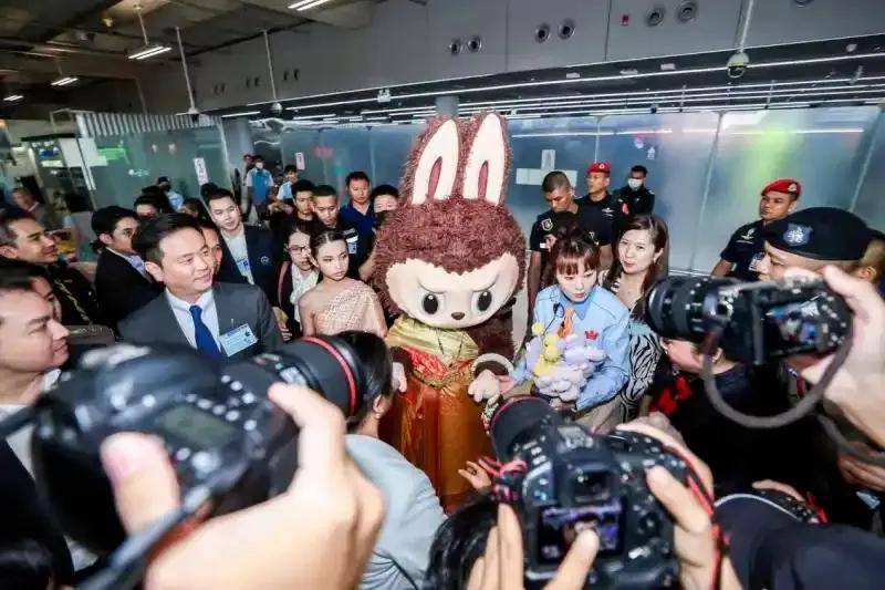 新消费品牌掀起一场中国潮流风暴OG真人从单打独斗到集体出海(图3)